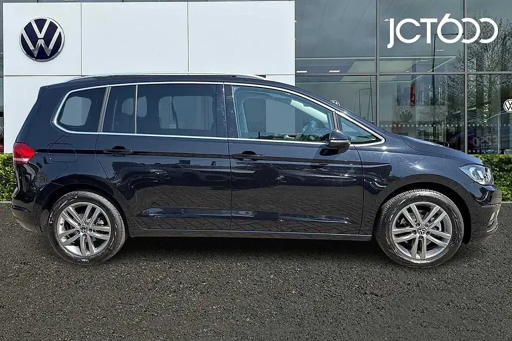 Used VW Touran SEL 150 HP (110 kW) 2023 Black MPV