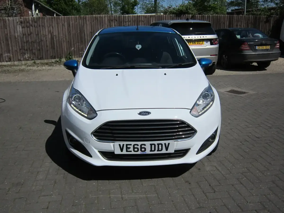 Used Ford Fiesta Zetec 2016 White Hatchback