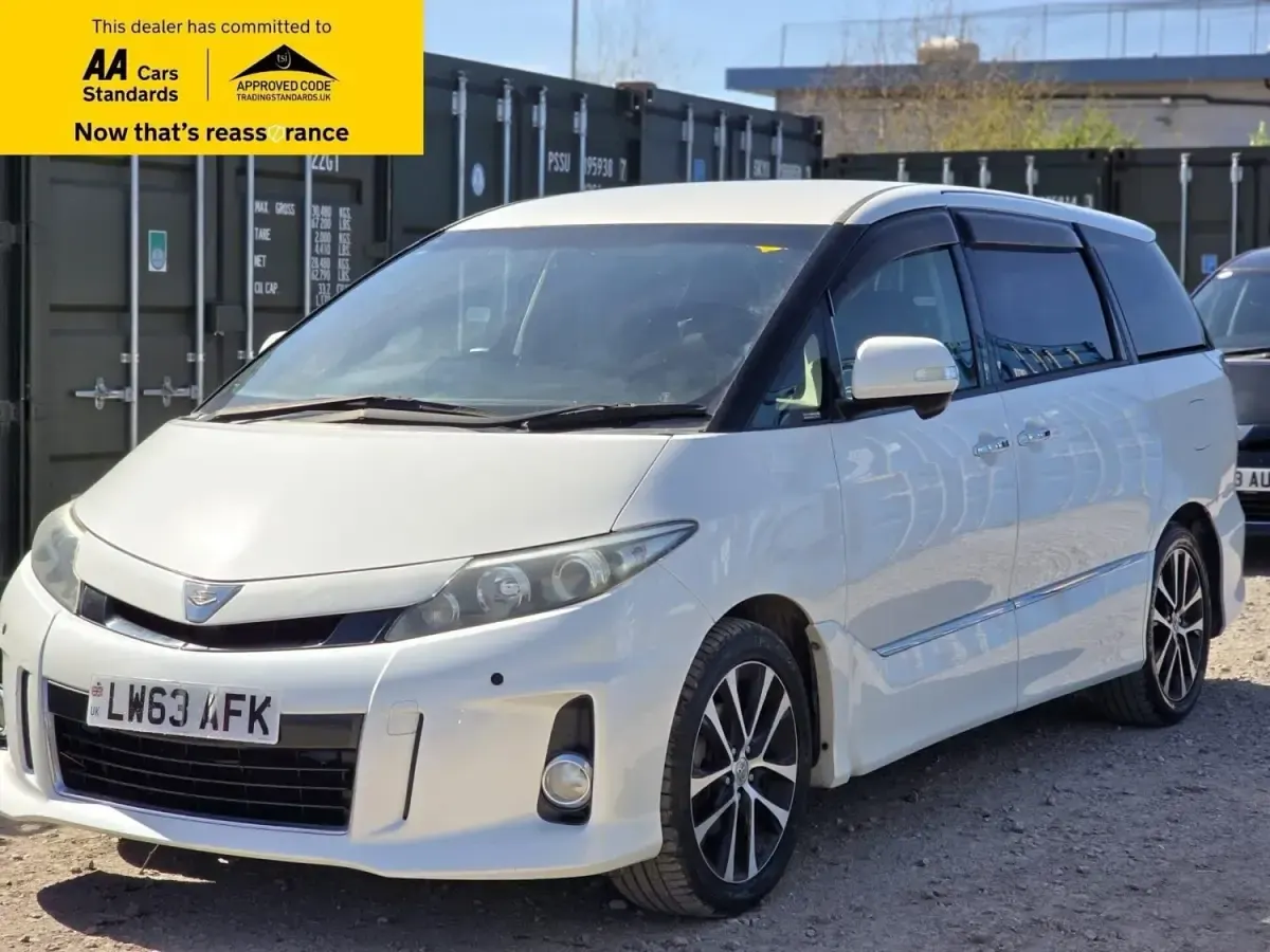 Begagnad Toyota Estima 170 HK (125 kW) 2013 Vit Minibuss