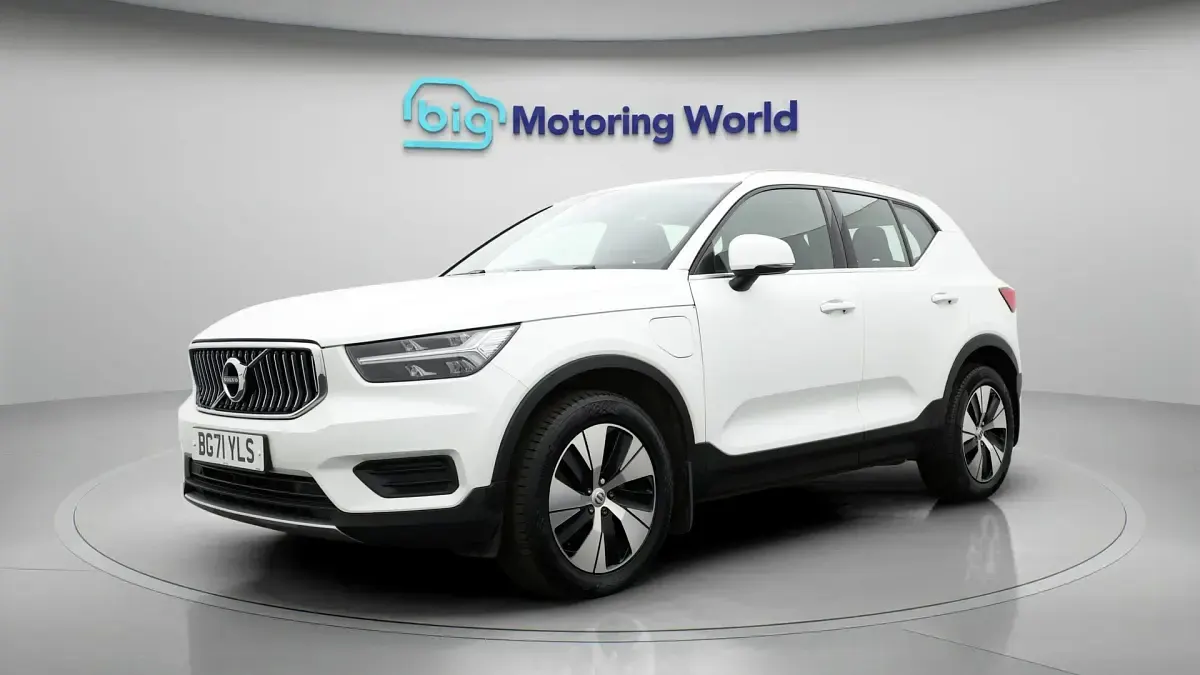 Used Volvo XC40 Inscription 211 HP (155 kW) 2021 White SUV