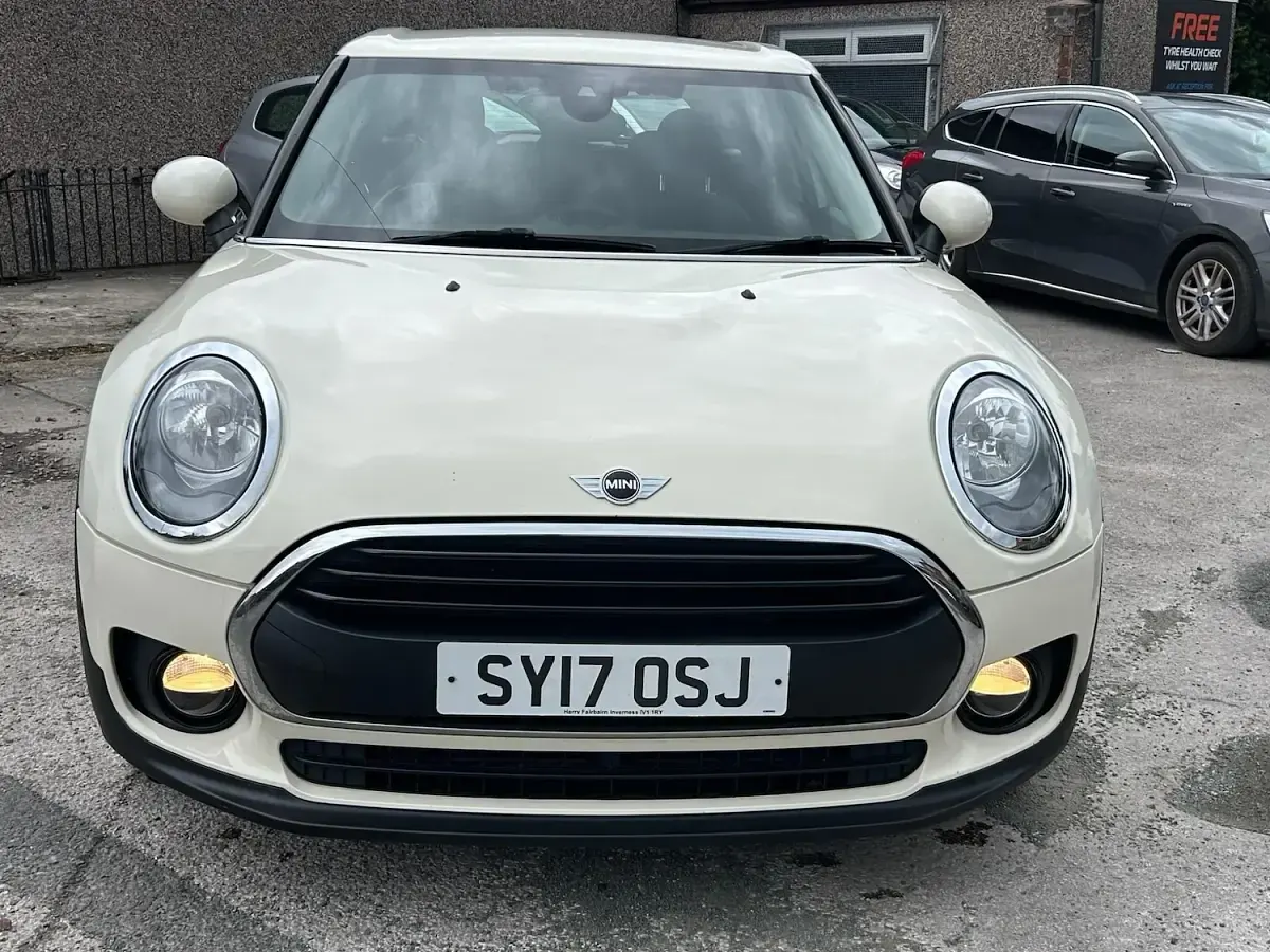 Used Mini One Clubman 116 HP (85 kW) 2017 White Estate