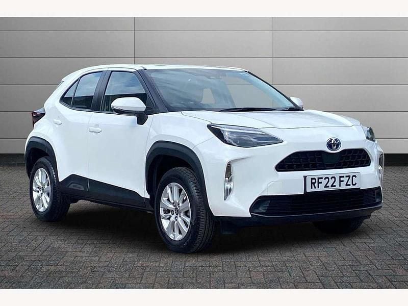Pure white Used 2022 Toyota Yaris Cross SUV | £19,550 (Good price) - Image 1/3