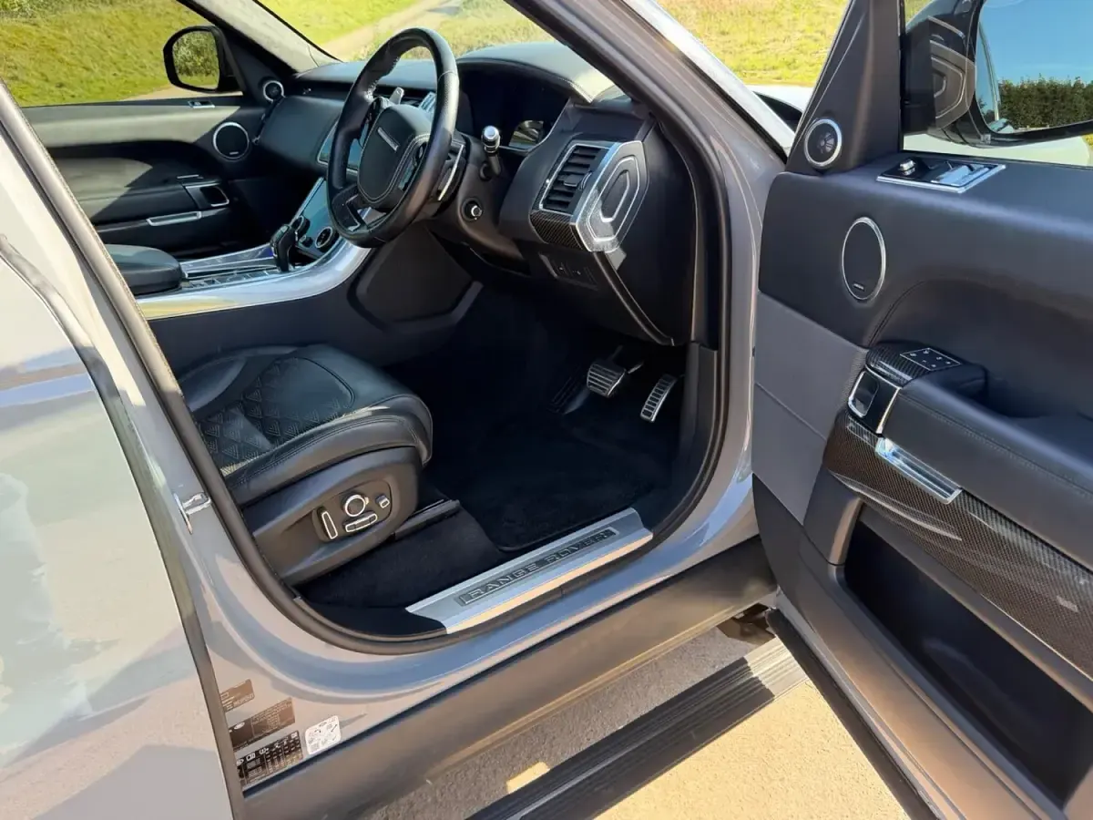 Used Land Rover Range Rover Sport SVR 575 HP (422 kW) 2018 Grey SUV