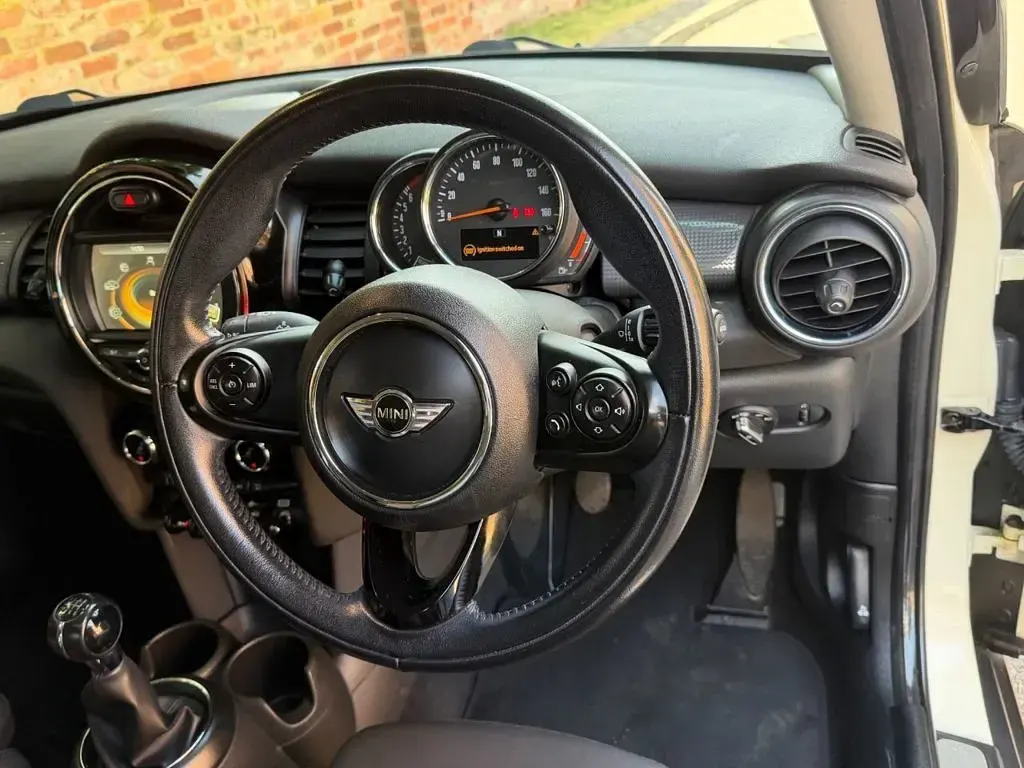 Used Mini Cooper Hatch 136 HP (100 kW) 2017 White Hatchback