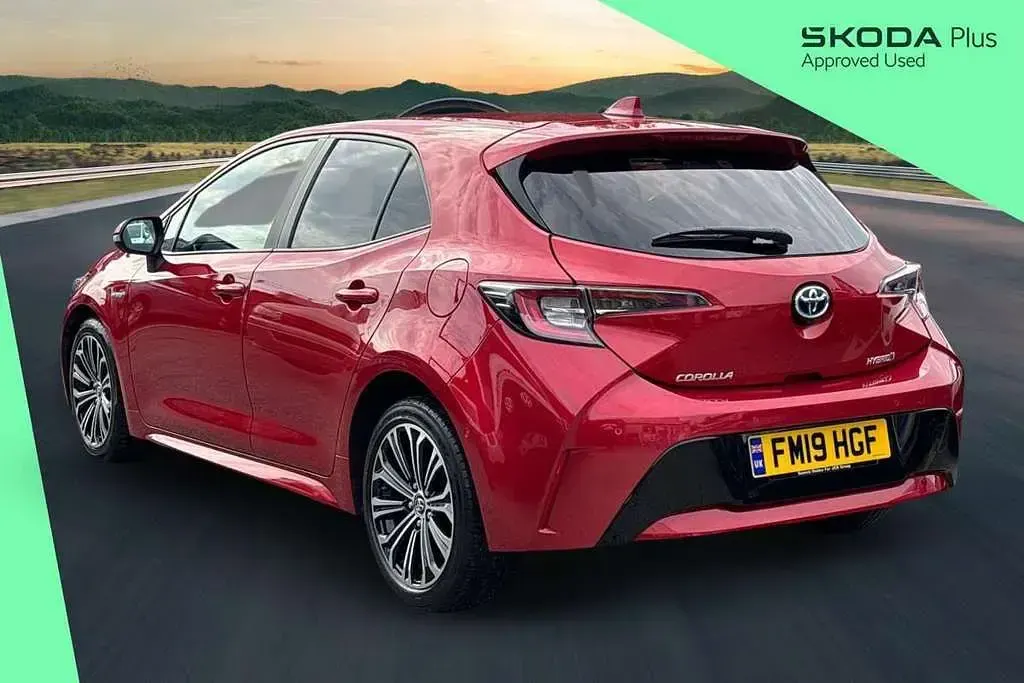 Used Toyota Corolla Design 122 HP (89 kW) 2019 Red Hatchback