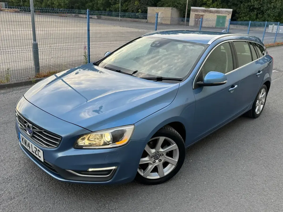Used Volvo V60 SE Lux 215 HP (158 kW) 2014 Blue Estate