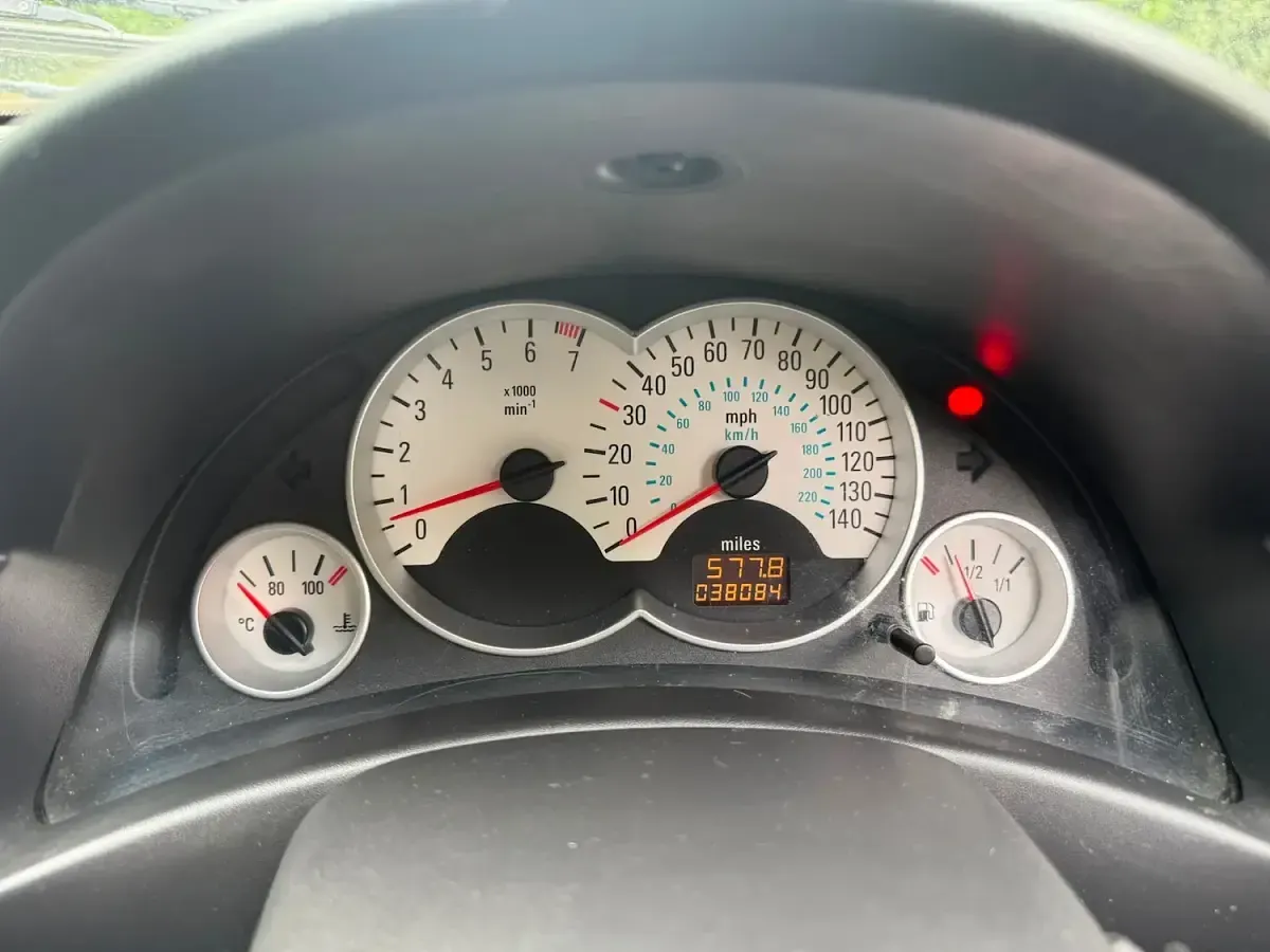 Used Vauxhall Corsa 90 HP (66 kW) 2004 Silver Hatchback