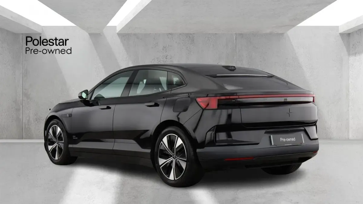 Begagnad Polestar 4 Plus 200 kW (272 HK) 2025 Svart SUV