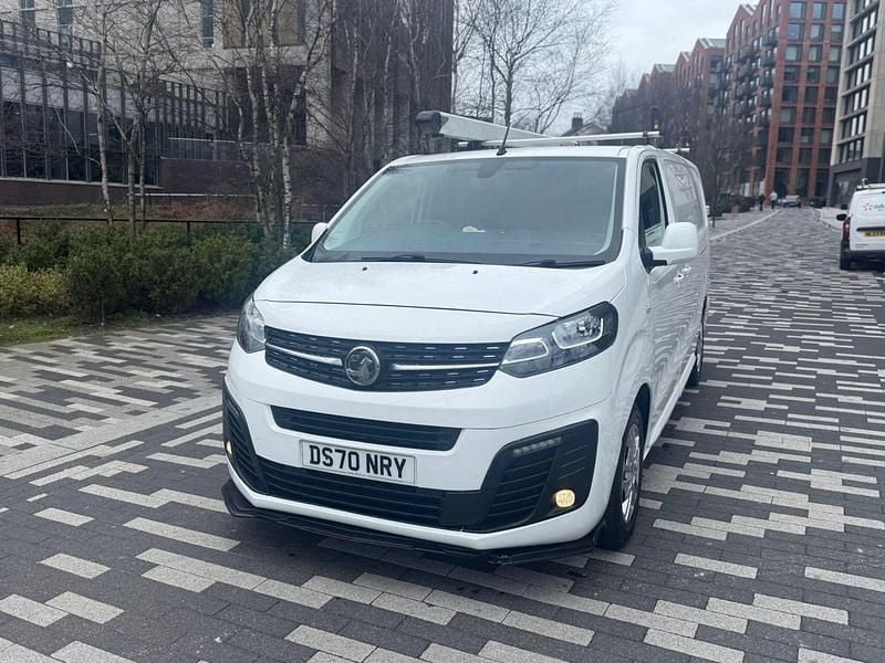 Second-hand Vauxhall Vivaro Sportive 100 CP (73 kW) 2020 Alb Monovolum