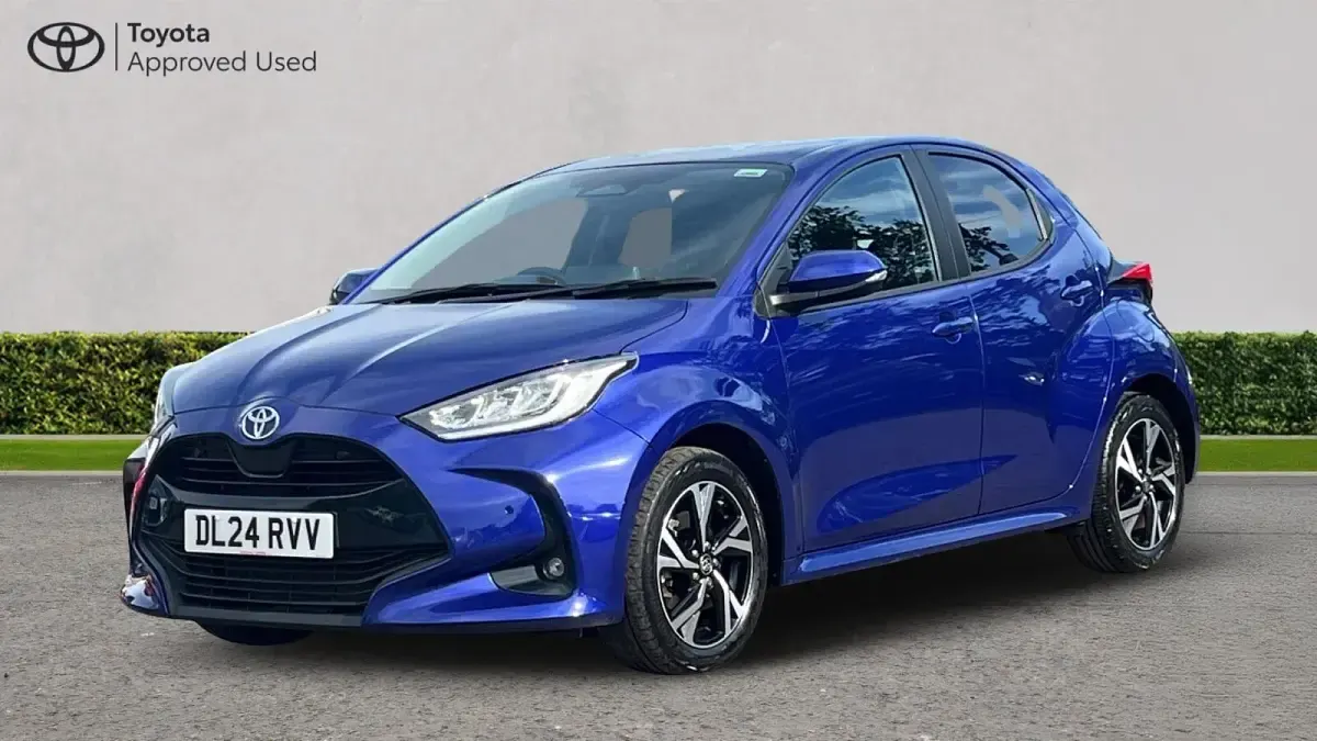 Used Toyota Yaris Design 116 HP (85 kW) 2024 Blue Hatchback