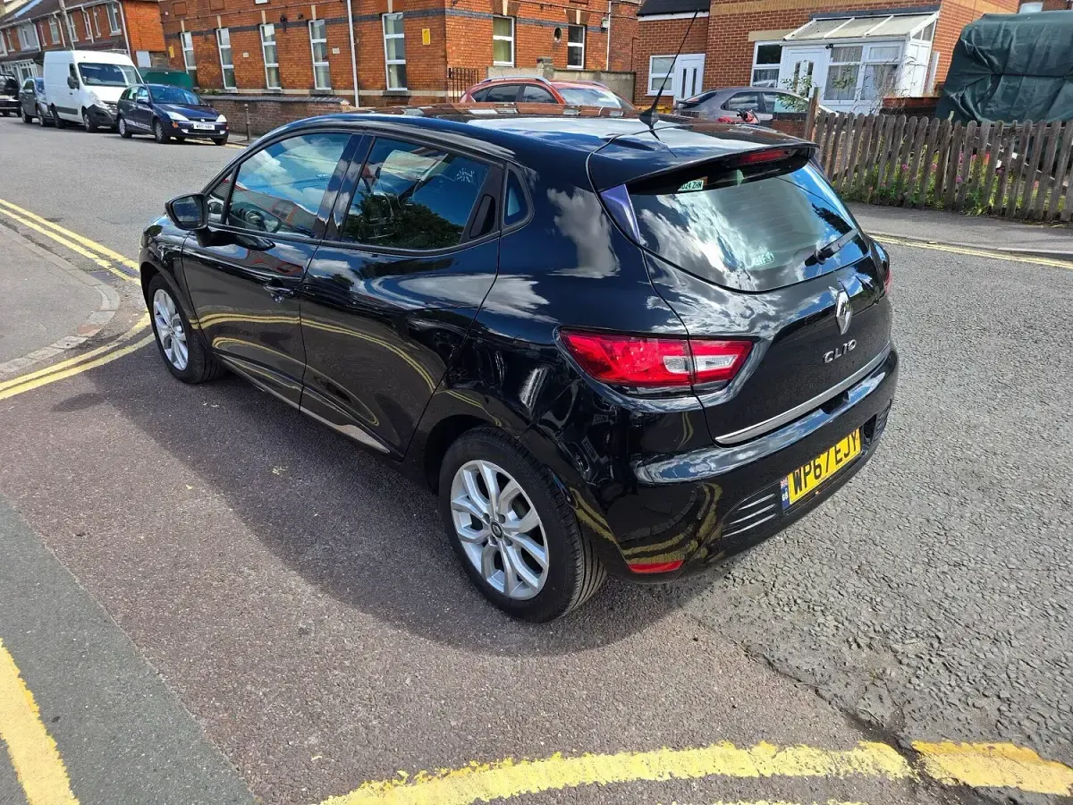 Used Renault Clio Dynamique 90 HP (66 kW) 2017 Black Hatchback