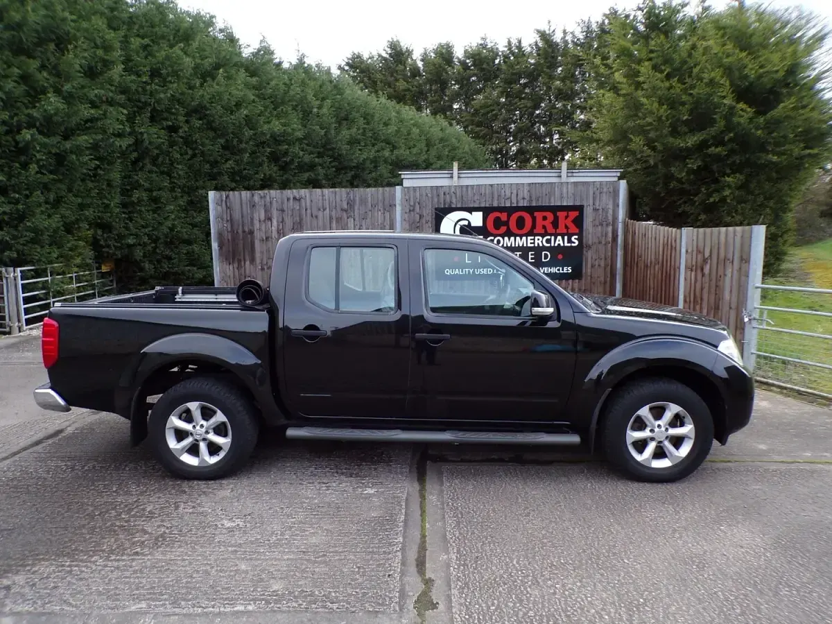 Used Nissan Navara Acenta 190 HP (139 kW) 2013 Black Pickup