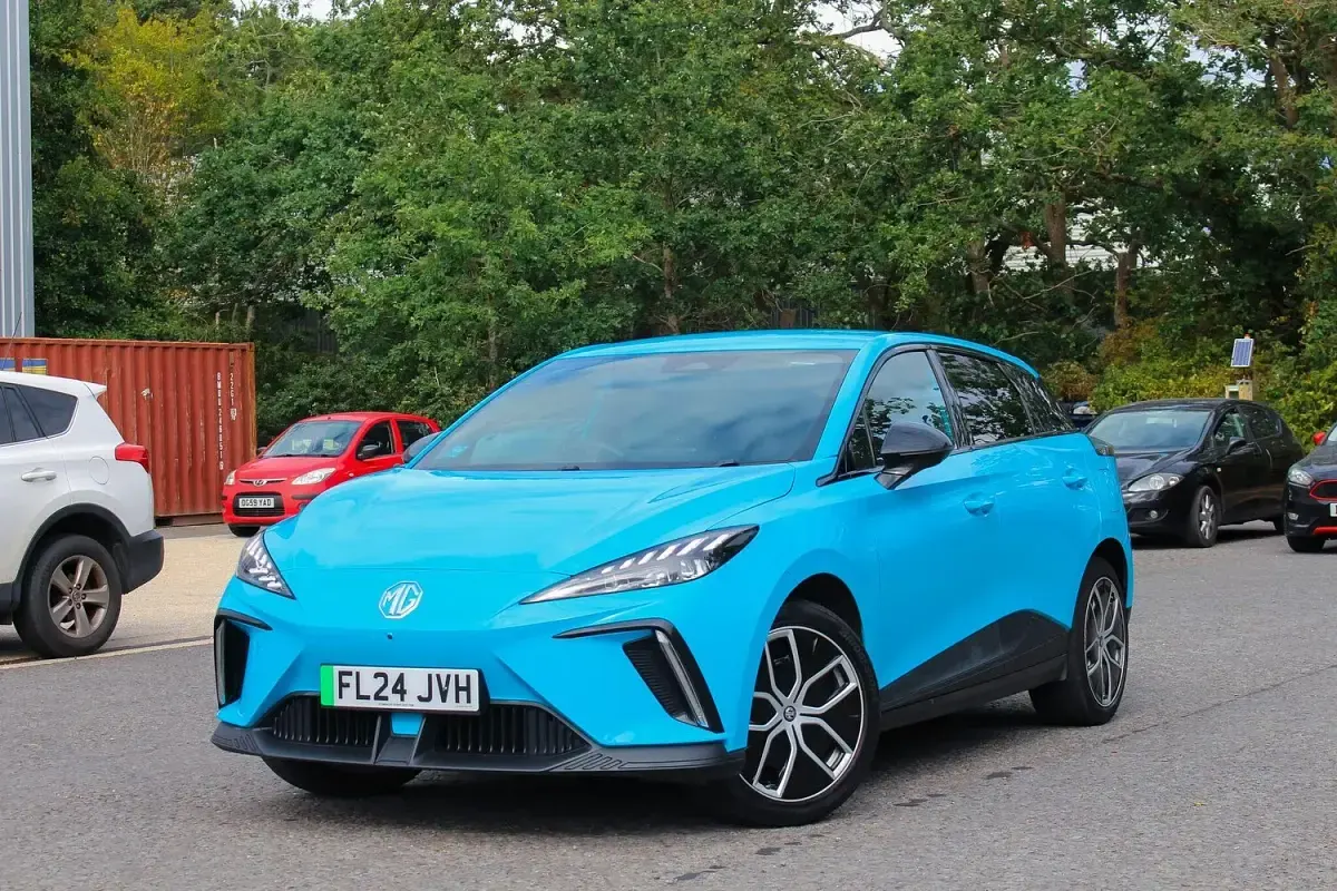 Used MG MG4 EV Trophy 150 kW (204 HP) 2024 Blue Hatchback