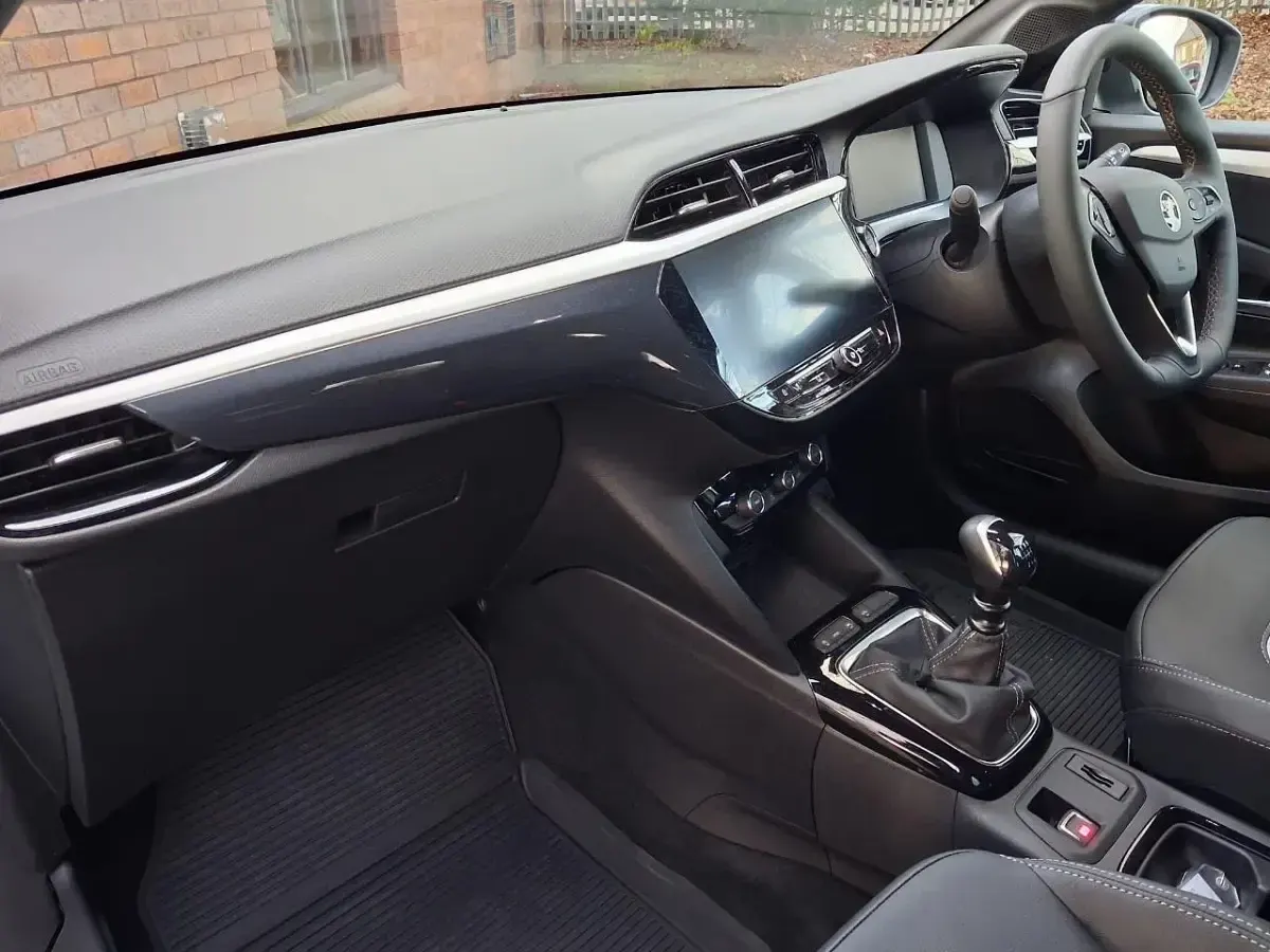 Nouă Vauxhall Corsa Ultimate 99 CP (72 kW) 2025 Alb Hatchback