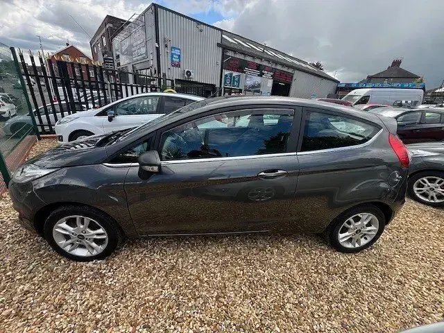 Used Ford Fiesta Zetec 82 HP (60 kW) 2016 Grey Hatchback