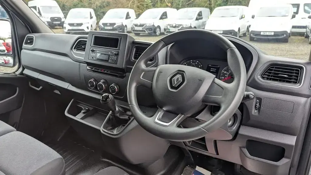 Usado Renault Master Business 135 HP (99 kW) 2023 Cinzento Monovolume
