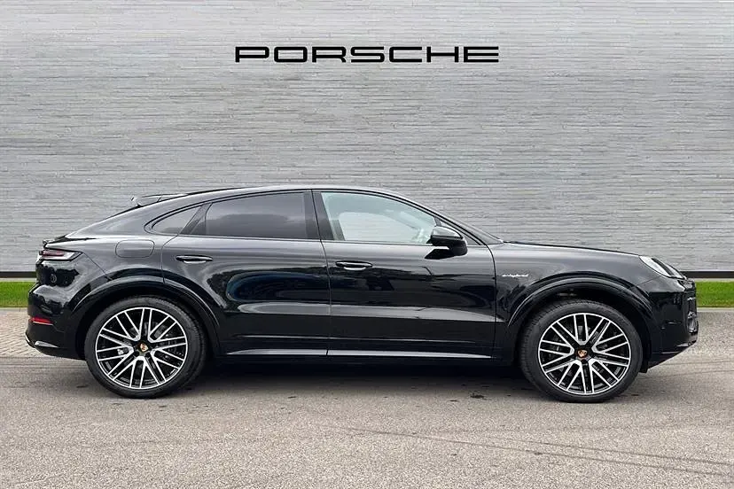 Usado Porsche Cayenne 470 HP (345 kW) 2025 Preto SUV