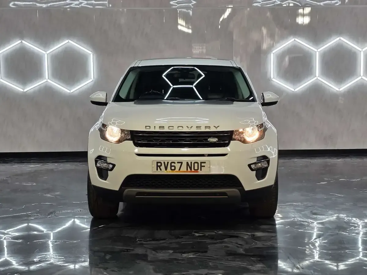 Used Land Rover Discovery Sport SE 180 HP (132 kW) 2017 White SUV
