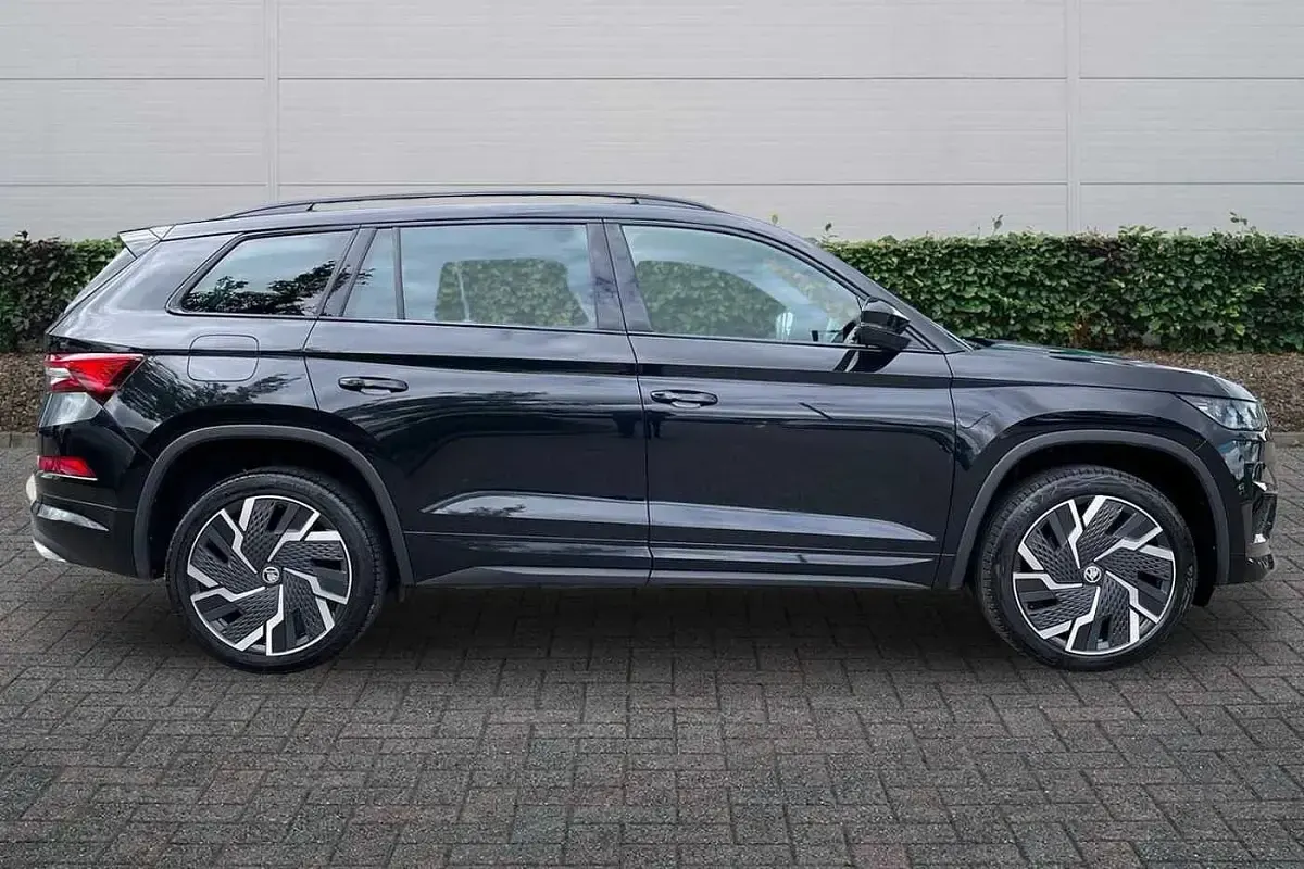 Used Skoda Kodiaq vRS 180 HP (132 kW) 2024 Black magic pearl effect SUV