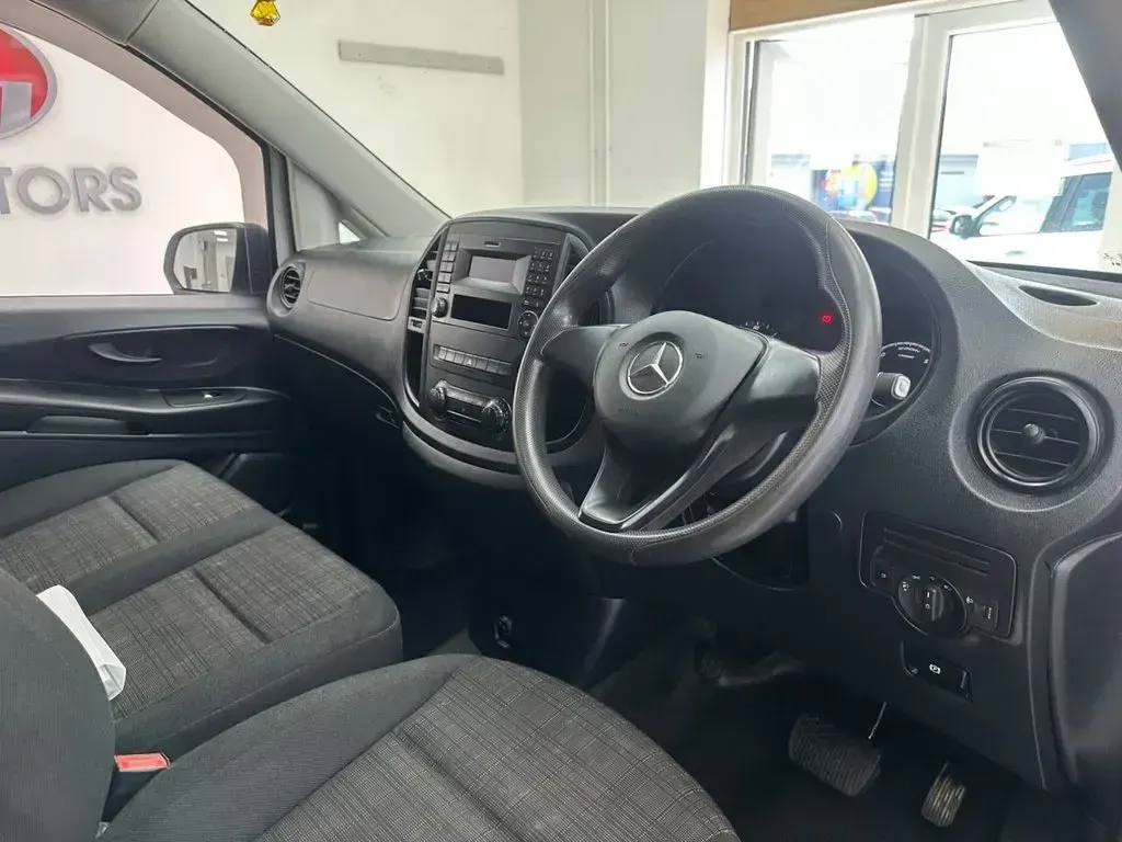 Used Mercedes e-Vito 85 kW (116 HP) 2020 White Van