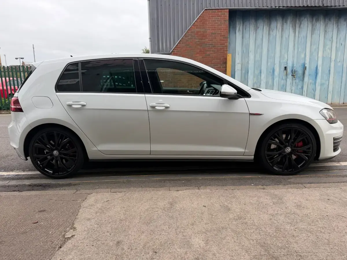 Begagnad VW Golf VII GTI 2015 Vit Halvkombi