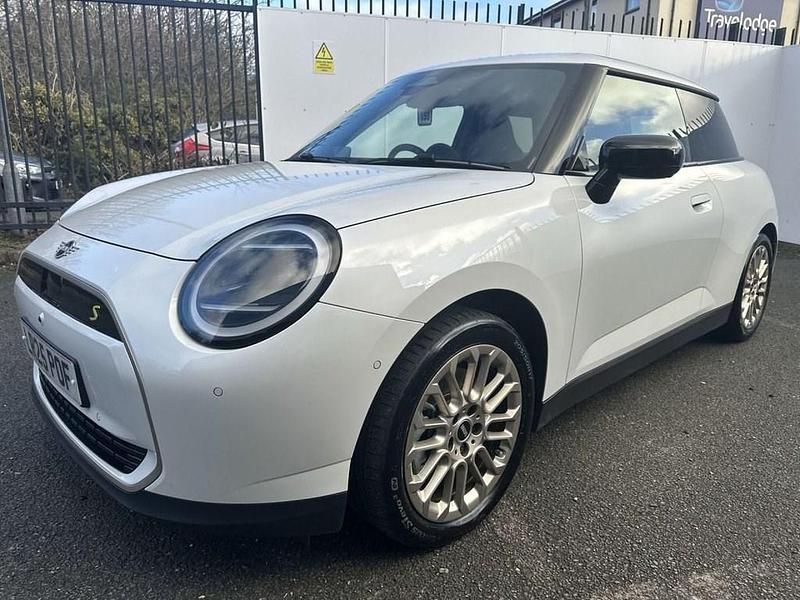 Used Mini Cooper SE Exclusive 160 kW (218 HP) 2025 White Hatchback