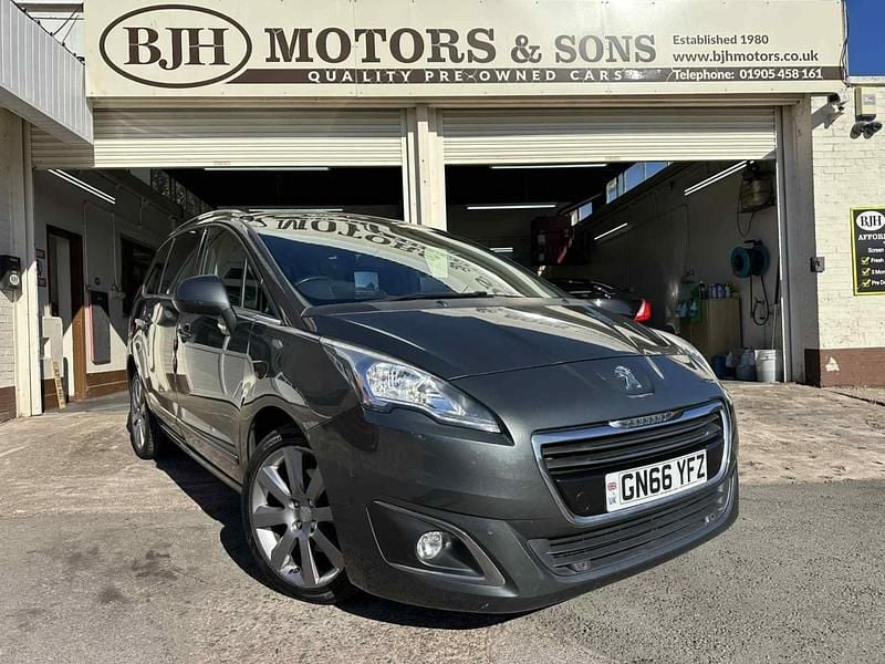 Grey Used 2016 Peugeot 5008 Allure MPV | £5,988 (Fair price) - Image 1/4