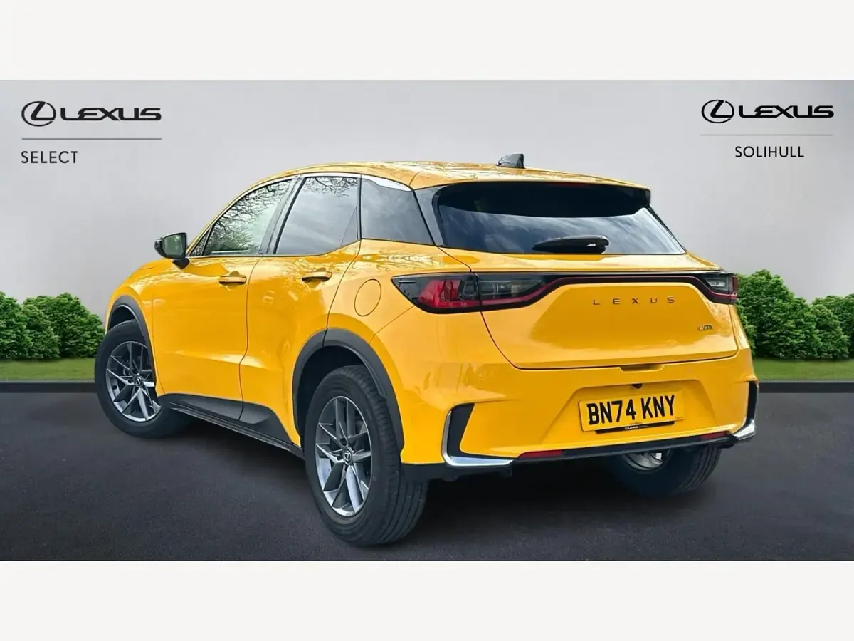 Second-hand Lexus LBX 136 CP (100 kW) 2024 Galben SUV