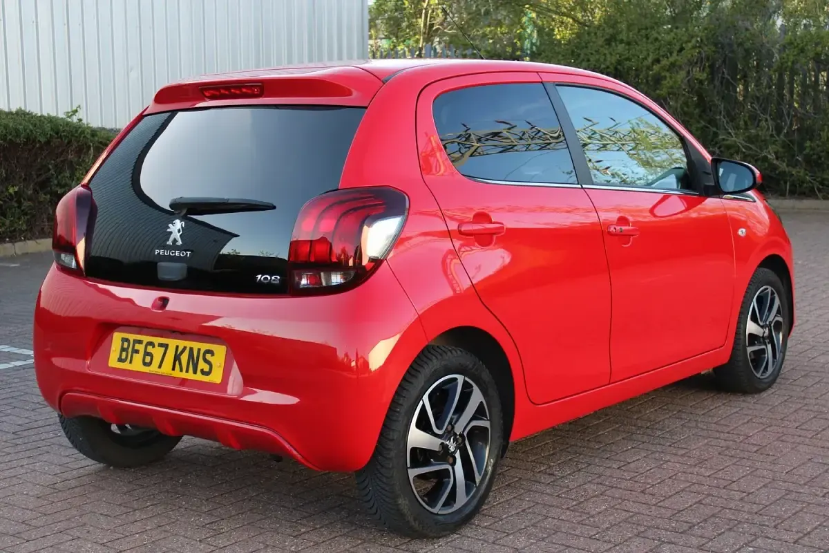 Used Peugeot 108 Allure 82 HP (60 kW) 2017 Red Hatchback