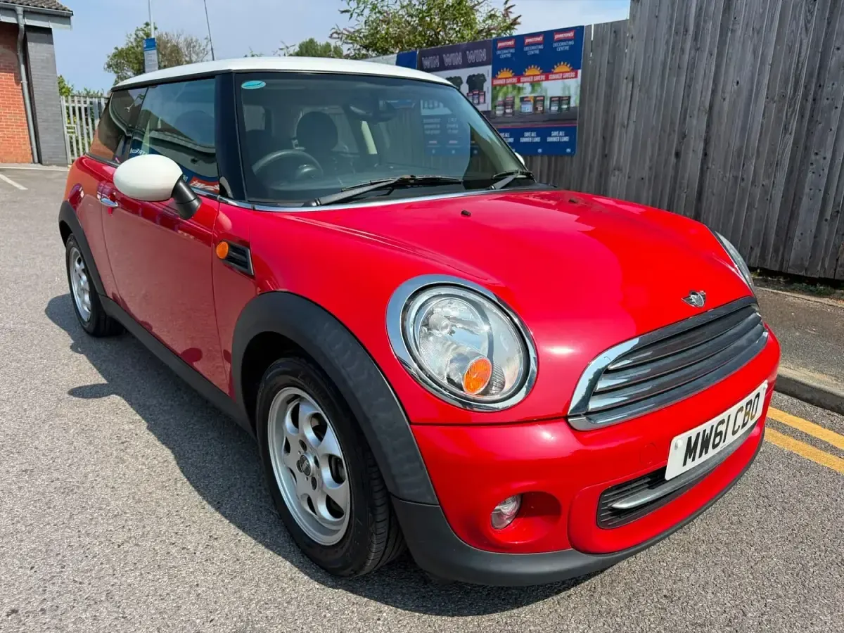 Used Mini Cooper Hatch 122 HP (89 kW) 2012 Red Hatchback