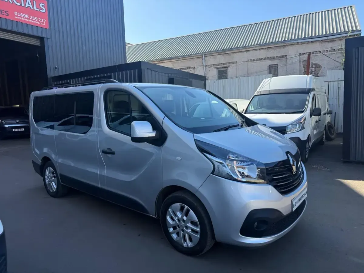 Usado Renault Trafic 2019 Prateado Monovolume