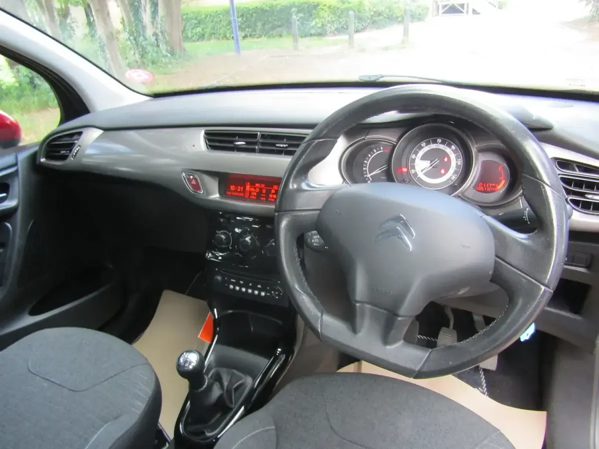 Used Citroën C3 PureTech 2016 Red Hatchback