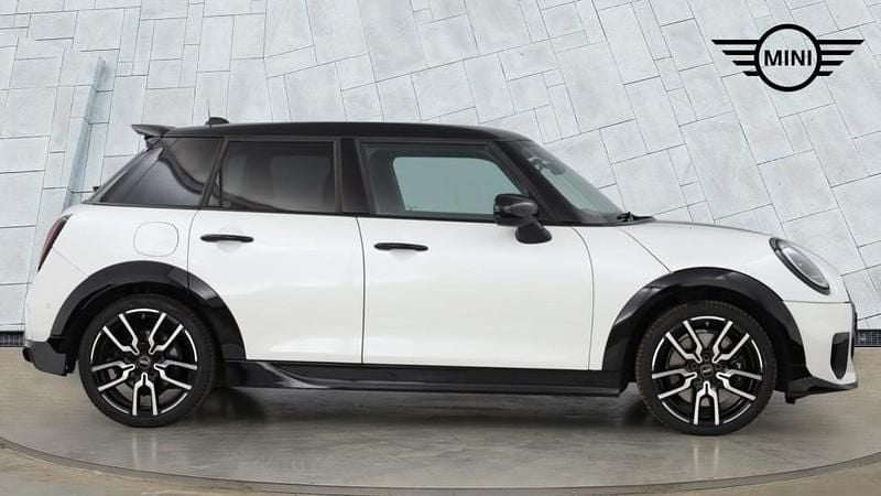 Używany Mini Cooper Hatch 154 KM (113 kW) 2024 Biały Hatchback