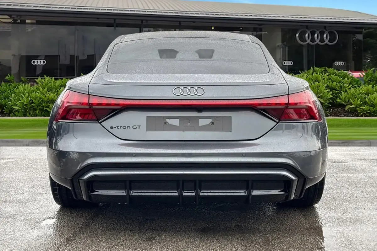 Nouă Audi e-tron GT quattro Design 369 kW (503 CP) 2026 Gri Berlinǎ