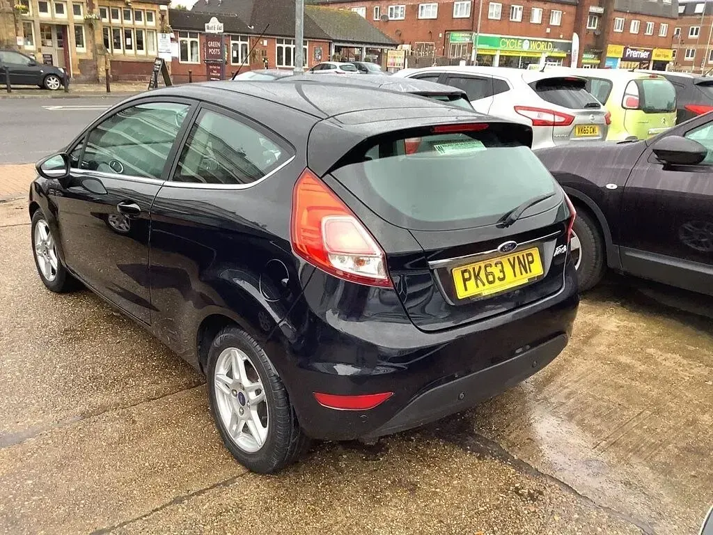 Used Ford Fiesta Zetec 82 HP (60 kW) 2013 Black Hatchback