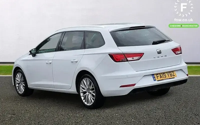 Used Seat Leon Sport 131 HP (96 kW) 2019 White Estate