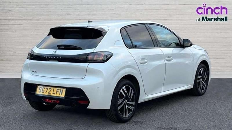 Used Peugeot 208 Allure+ 101 HP (74 kW) 2022 White Hatchback
