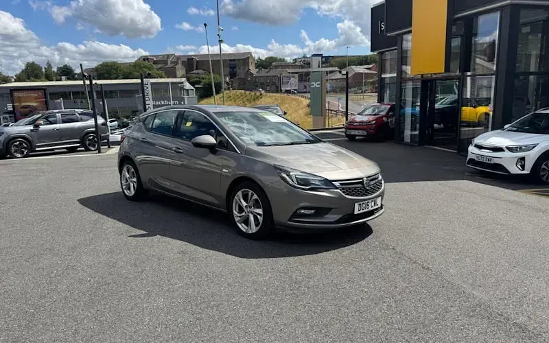 Used Vauxhall Astra SRi 200 HP (147 kW) 2019 Hatchback