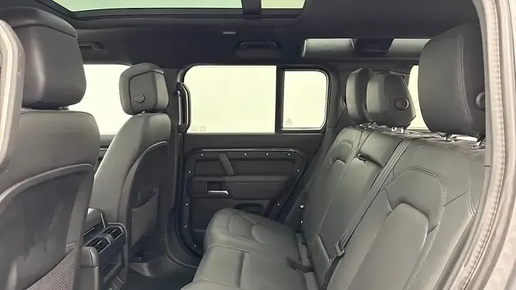Used Land Rover Defender HSE Dynamic 300 HP (220 kW) 2025 Grey SUV