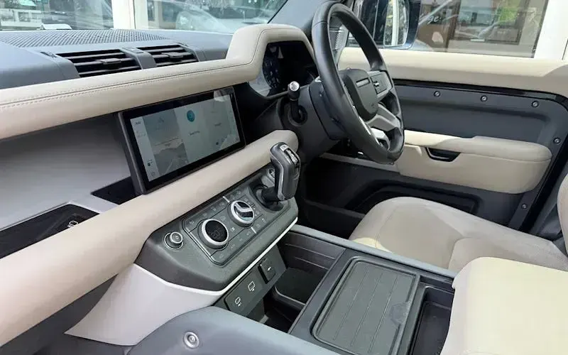 Usado Land Rover Defender 249 HP (183 kW) 2023 SUV
