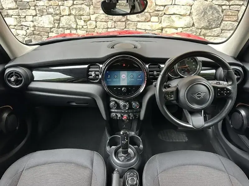 Used Mini Cooper Classic 134 HP (98 kW) 2022 Red Hatchback