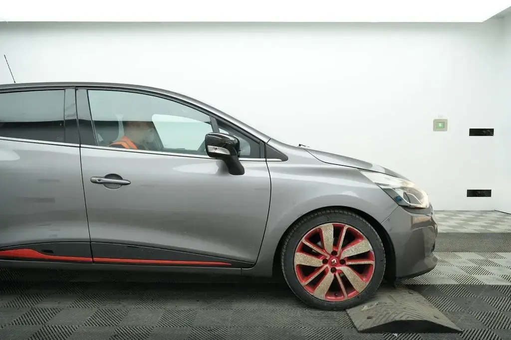 Used Renault Clio Dynamique 90 HP (66 kW) 2014 Grey Hatchback