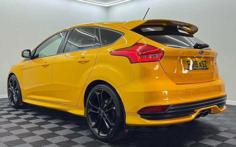 Used Ford Focus ST 250 HP (183 kW) 2017 Hatchback