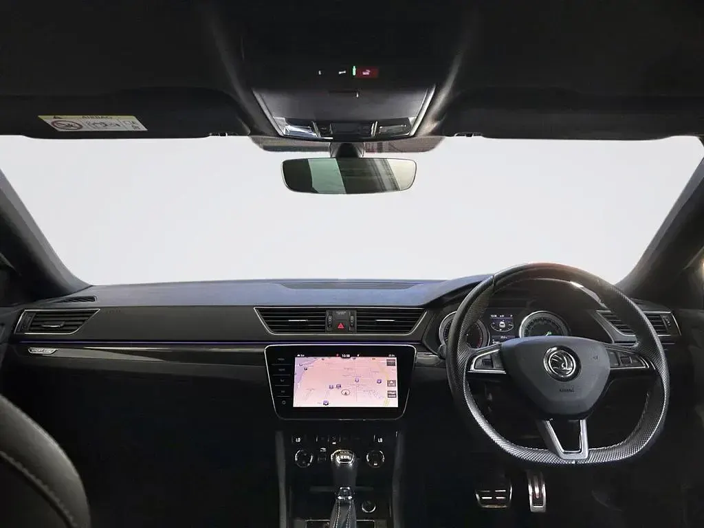 Used Skoda Superb SportLine 272 HP (200 kW) 2018 White Estate