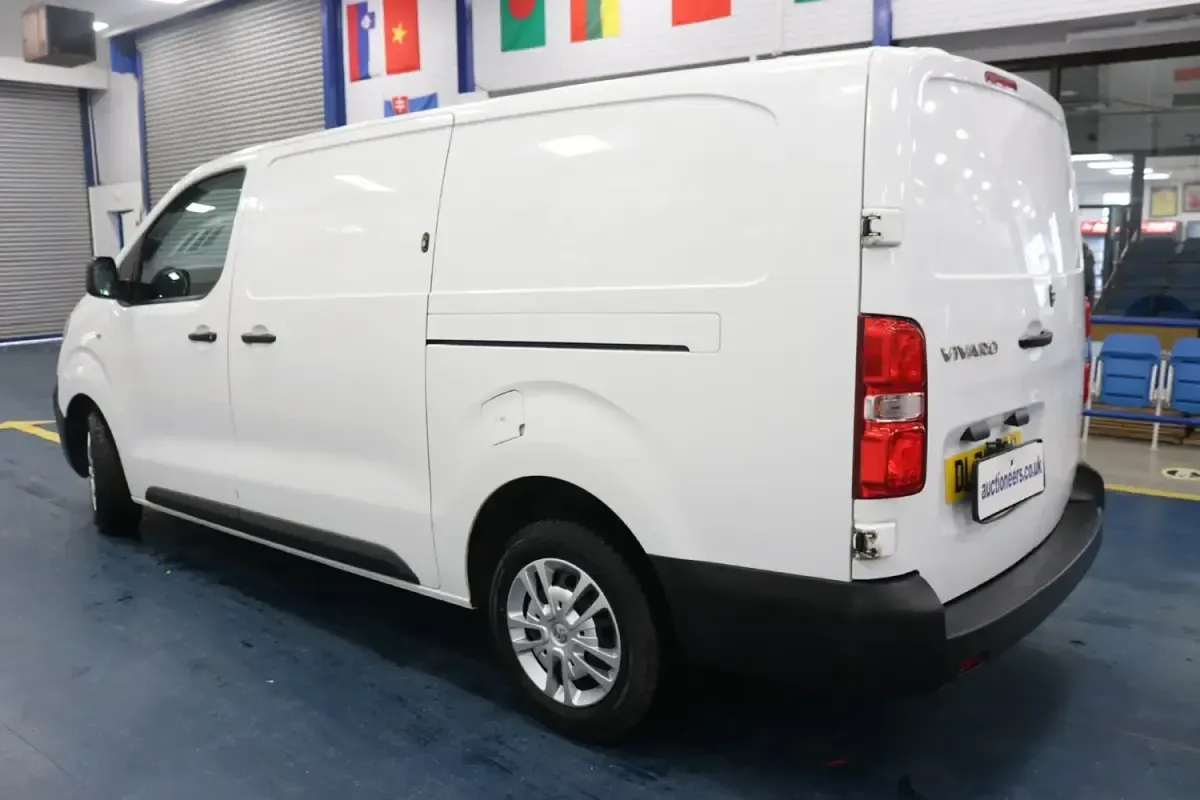 Używany Vauxhall Vivaro S 100 KM (73 kW) 2020 Biały Minivan
