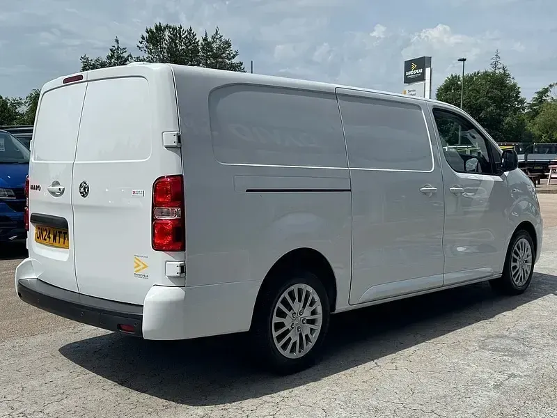 Used Vauxhall Vivaro 145 HP (106 kW) 2024 White MPV