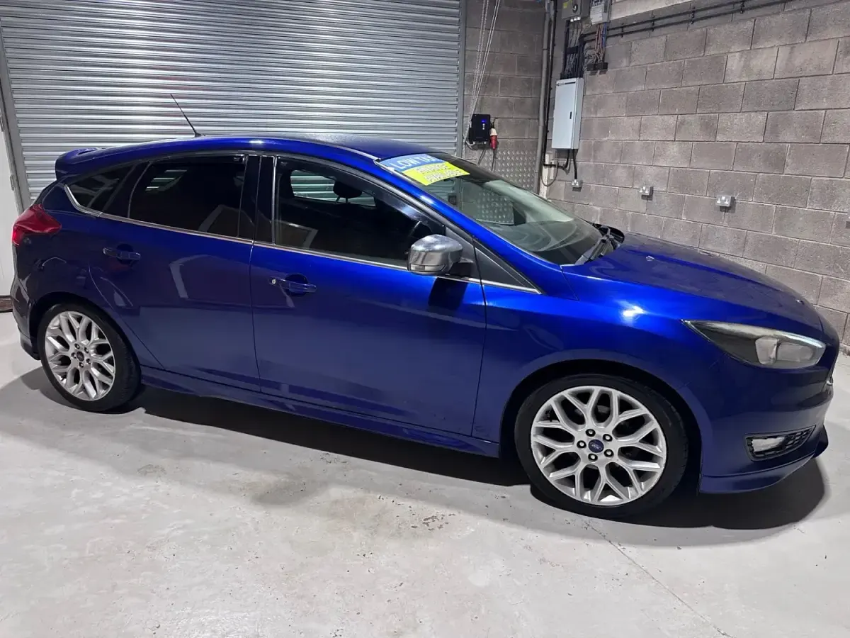 Begagnad Ford Focus Zetec 120 HK (88 kW) 2015 Blå Halvkombi