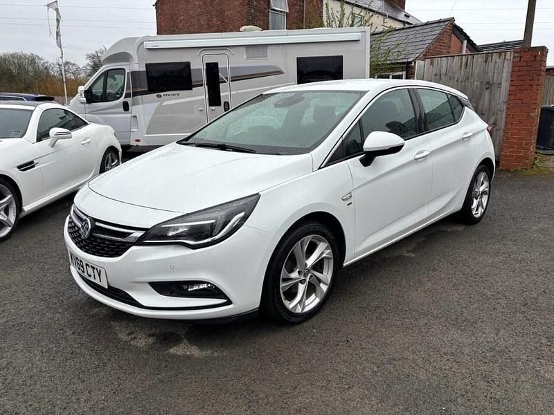 Used Vauxhall Astra SRi 150 HP (110 kW) 2019 White Hatchback