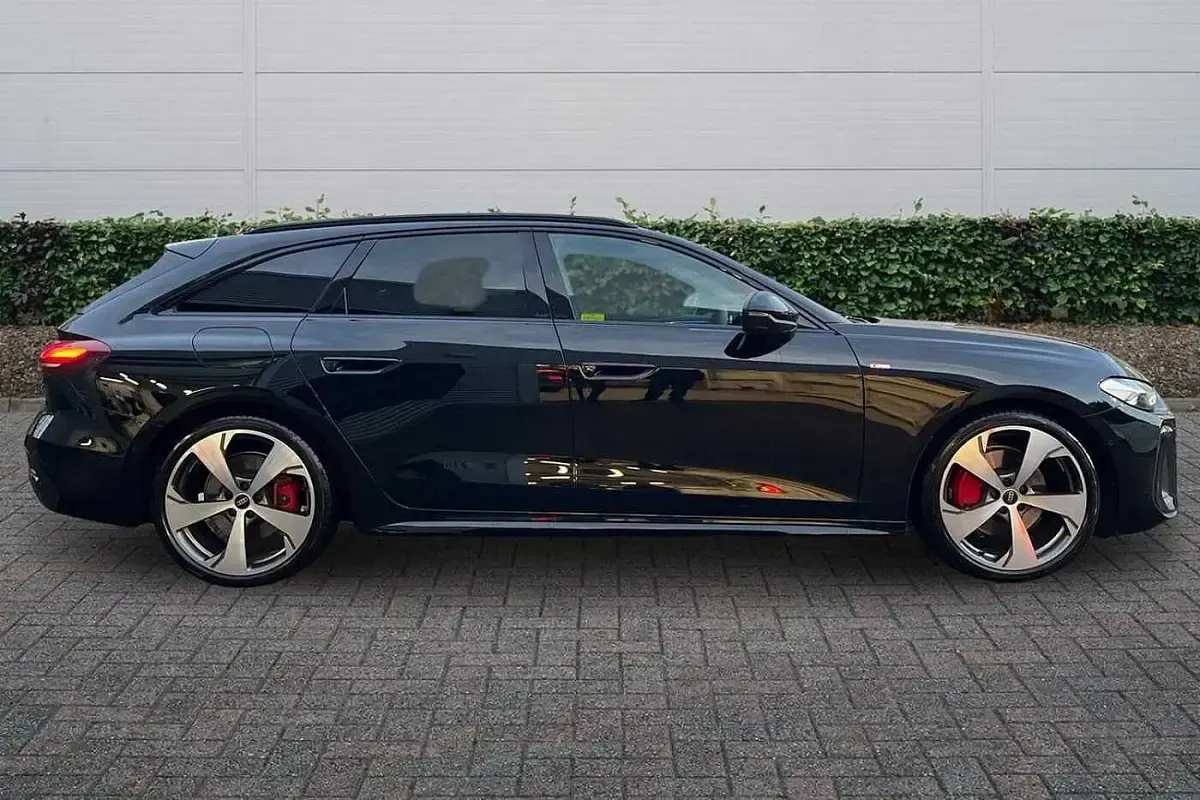 Used Audi A5 Comfort 204 HP (150 kW) 2025 Mythos black, metallic Estate
