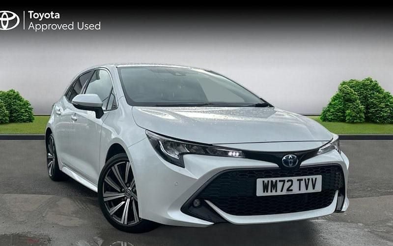 Used Toyota Corolla Design 122 HP (89 kW) 2022 Platinum white pearl Hatchback